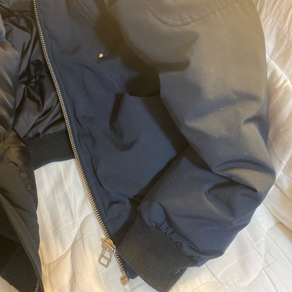 L kids Moose Knuckle jacket. - Picture 6 of 7